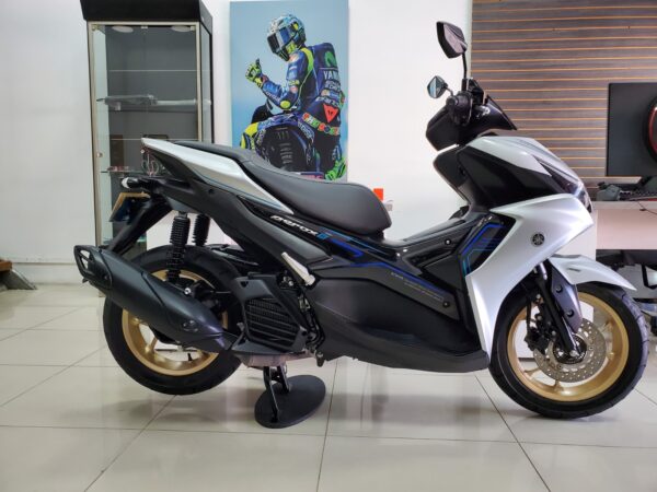 Yamaha Aerox Gris Plata 2025